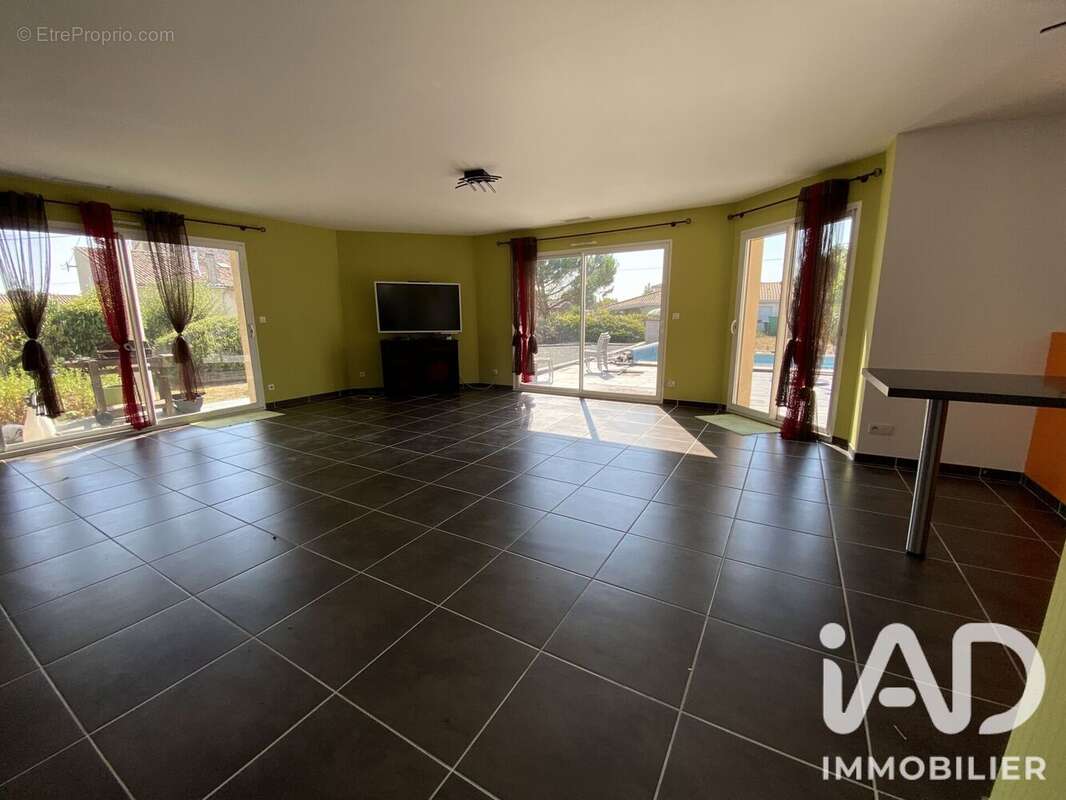 Photo 3