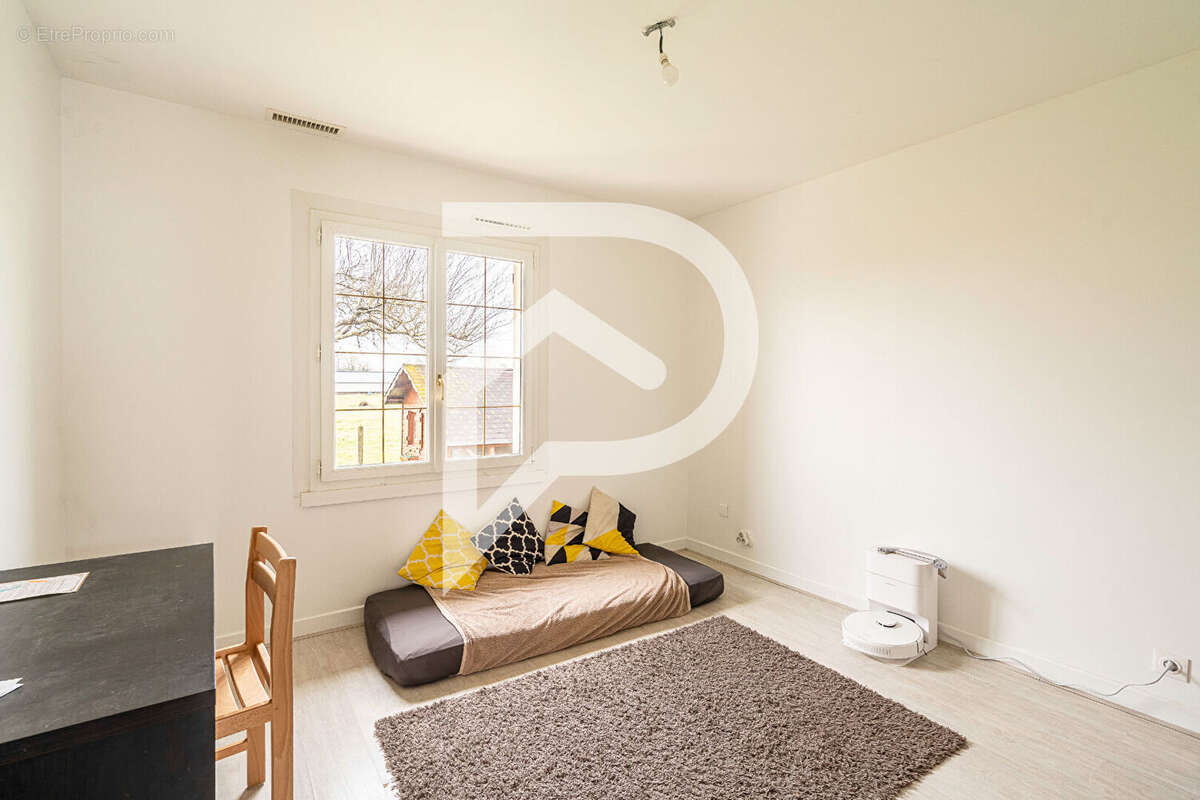 Maison à LA CHAPELLE-SAINT-MESMIN