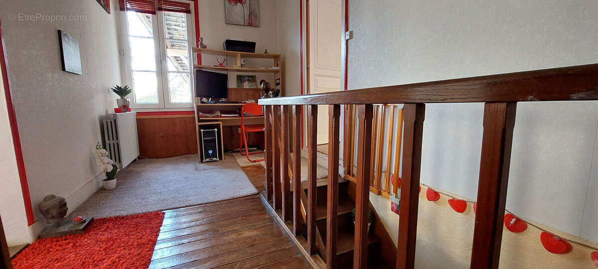 Maison à MONTS-SUR-GUESNES