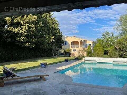 Maison 256 m² à Fontvieille  - photo 2