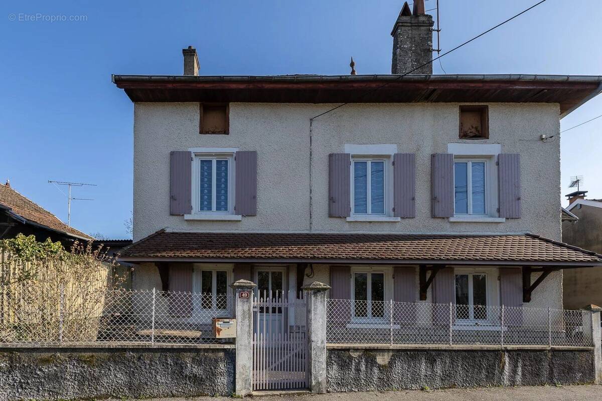 Maison à BOUVESSE-QUIRIEU