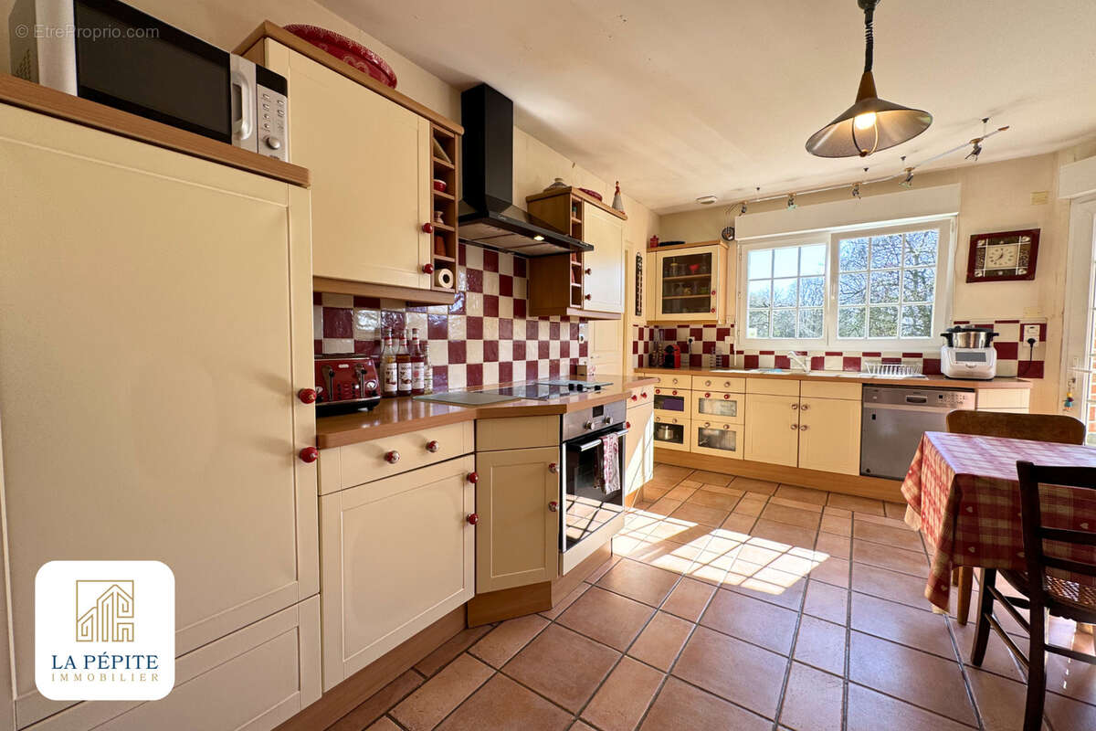 Maison à GOGNIES-CHAUSSEE