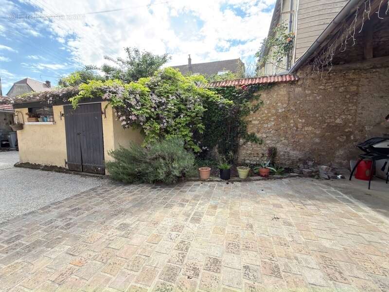 Maison à BEVILLE-LE-COMTE