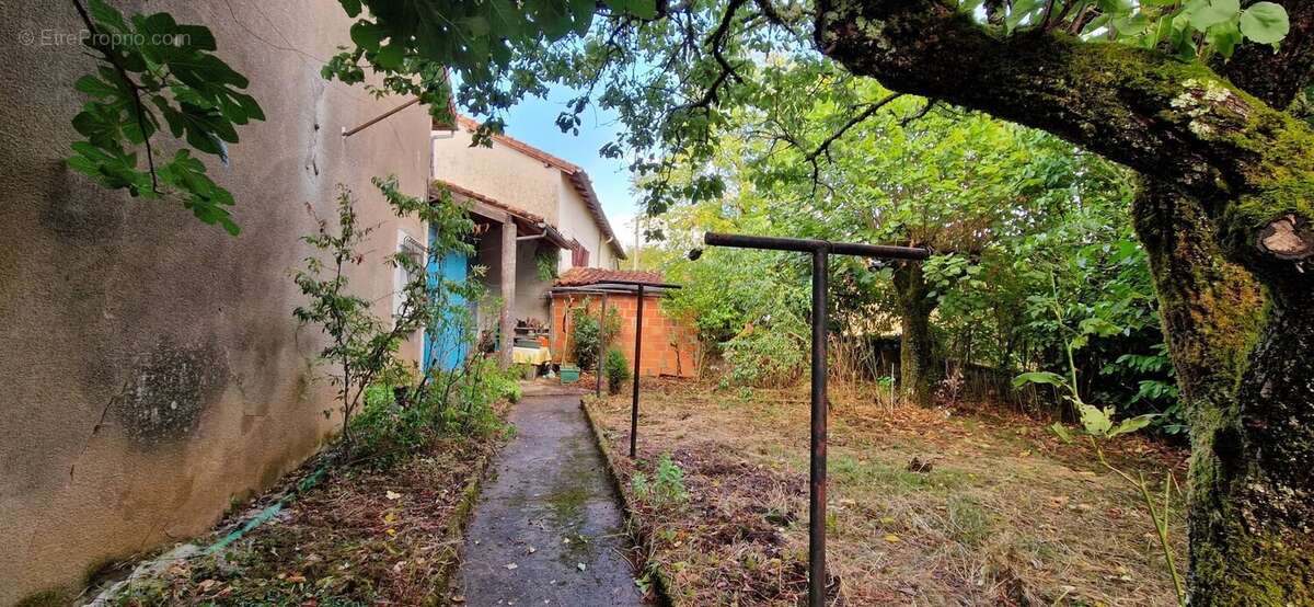 Maison de caractère avec grande grange/garage et plus de 1600m2 de terrain attenant - photo 28