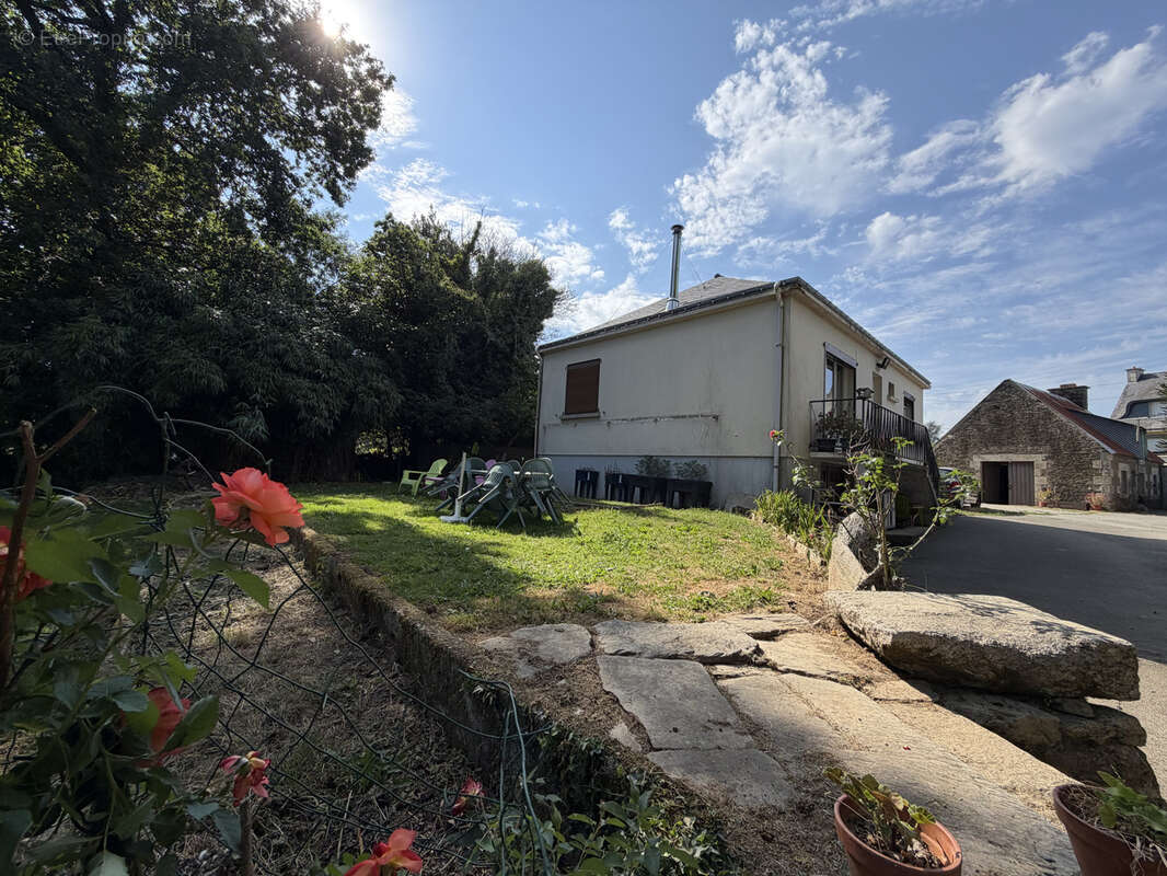 À VENDRE   Maison rénovée avec terrain de 3 327 m2 - photo 15