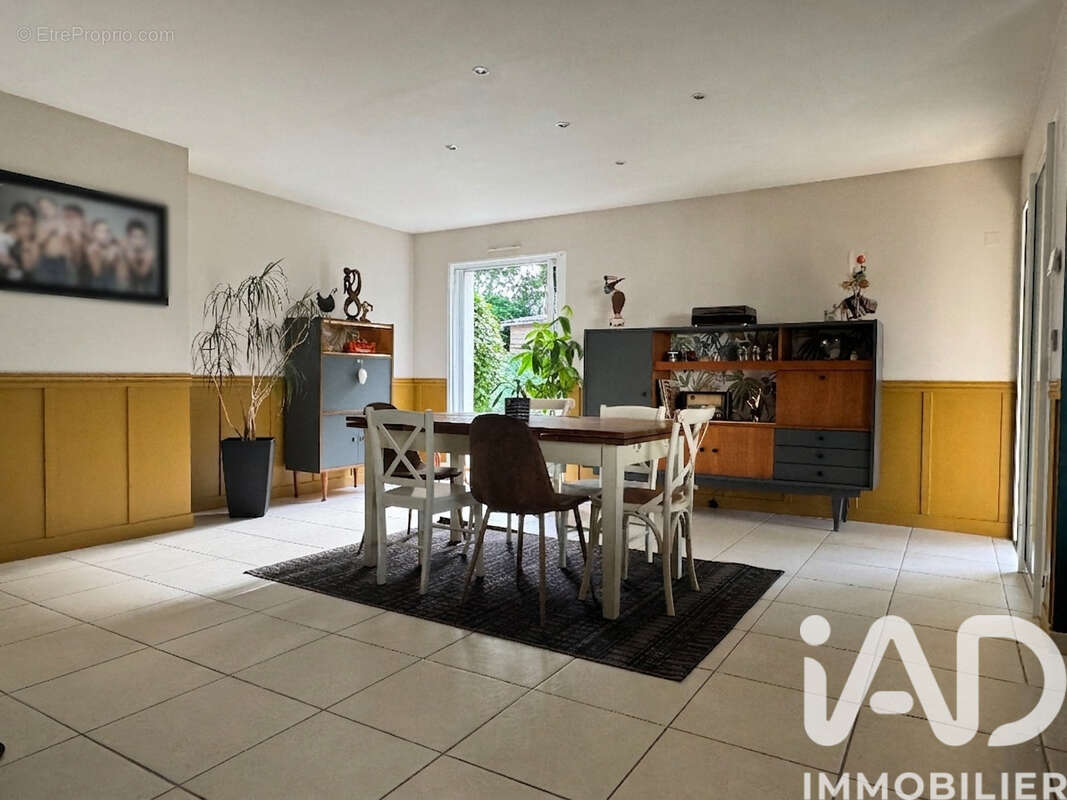 Maison 185 m² à Cheffois  - photo 4