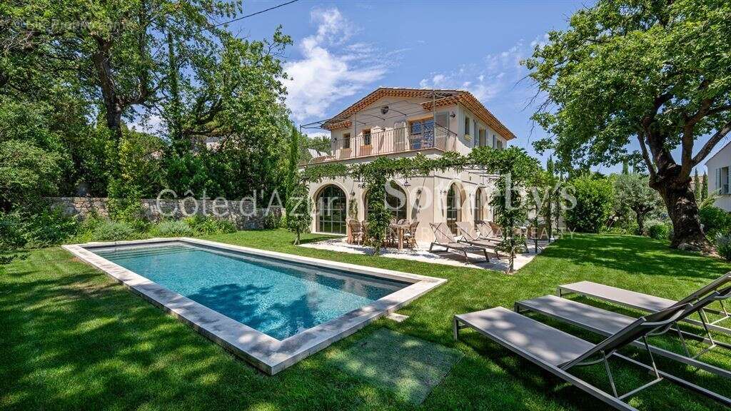 Saint-Tropez : Ensemble de deux villas avec piscines à vendre à proximité du centre - photo 5