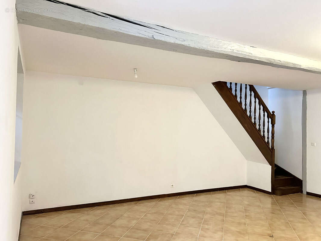 Maison à LAROCHE-SAINT-CYDROINE