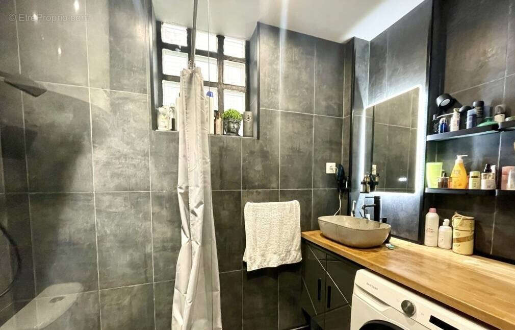 Appartement à COURBEVOIE
