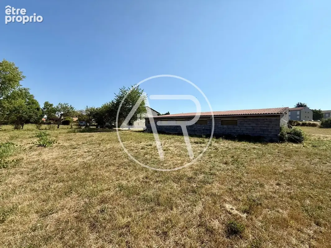 RARE MAISON F4 avec grand garage, grange et 7386 m2 de terrain - photo 3