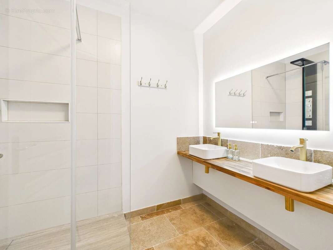 Maison à BEYNAC-ET-CAZENAC