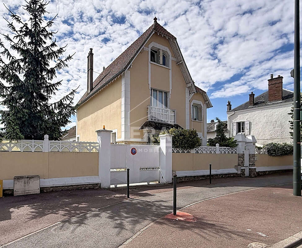 Maison à ETAMPES