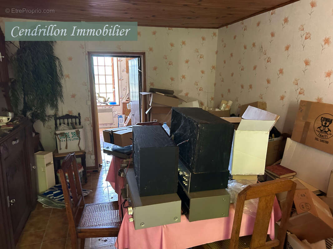 Maison en Pierre avec grange, 2 chambres sur 300m2 - photo 5