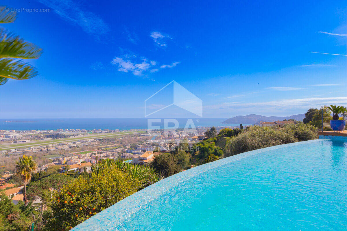 Maison à MANDELIEU-LA-NAPOULE