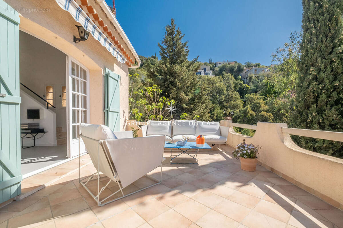 Vue mer sur le golfe de saint tropez provencale de charme renovee avec piscine garage et sous sol aux issambres - photo 18