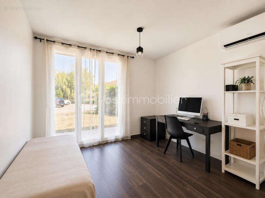 Maison spacieuse au cœur de la ville, votre futur havre de paix! - photo 10