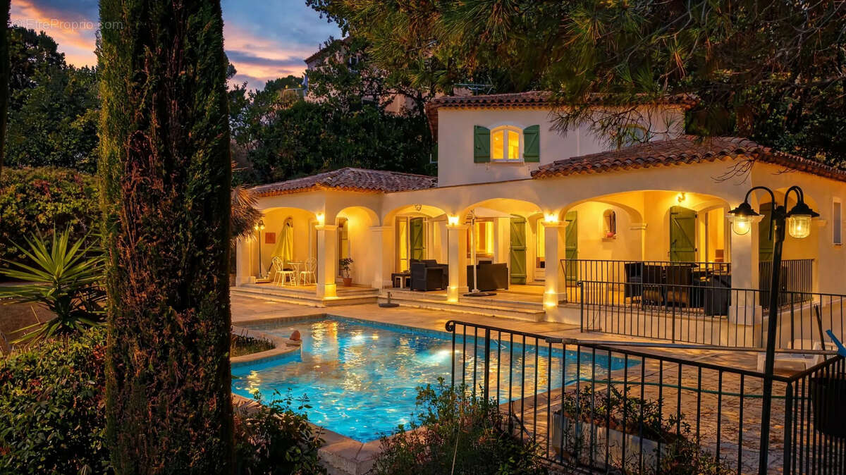 Maison 155 m² à Roquefort-Les-Pins  - photo 22