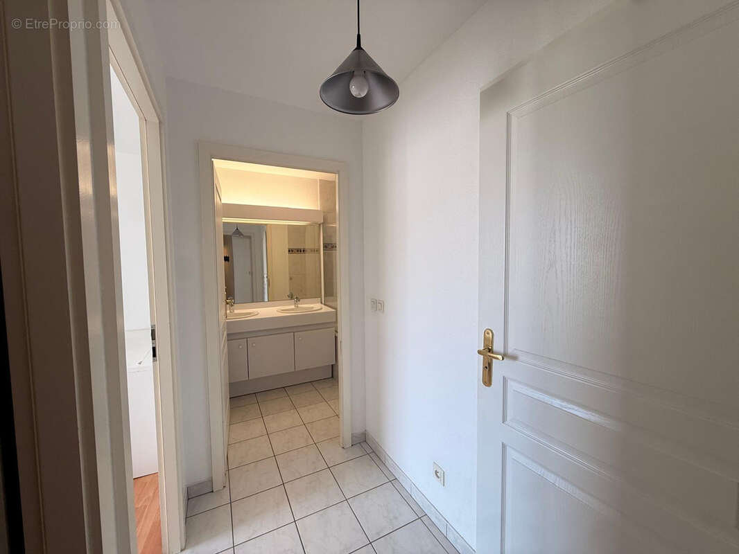 À vendre   Appartement 3 pièces de 70 m2 à Huningue - photo 10