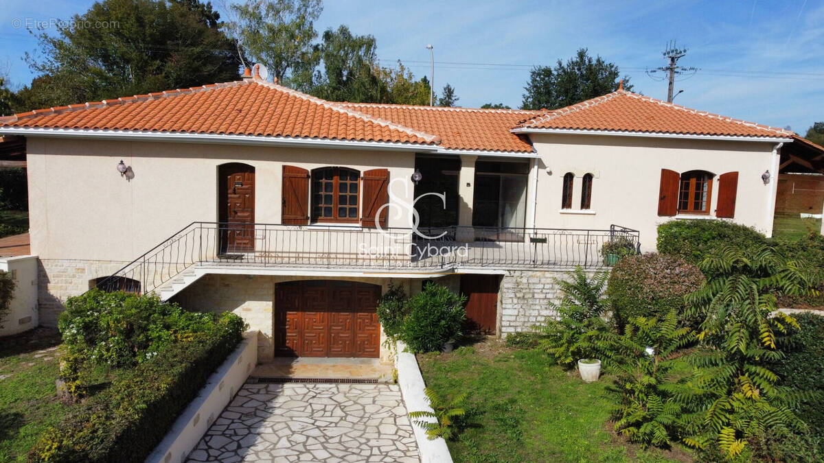 Maison à MORNAC