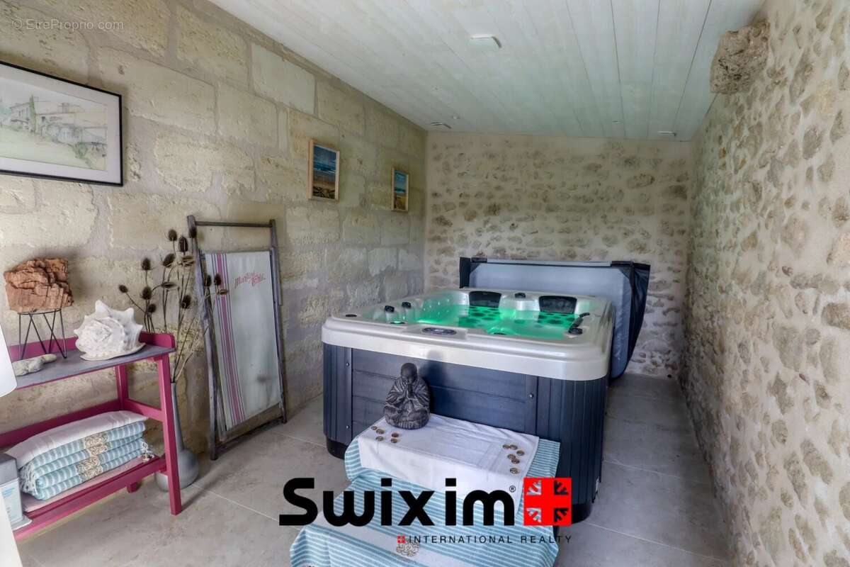 Maison à SAINT-ESTEPHE