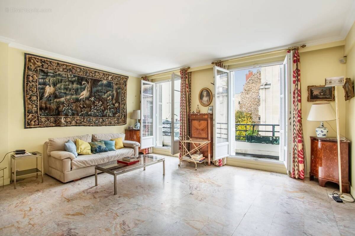 Appartement à PARIS-16E
