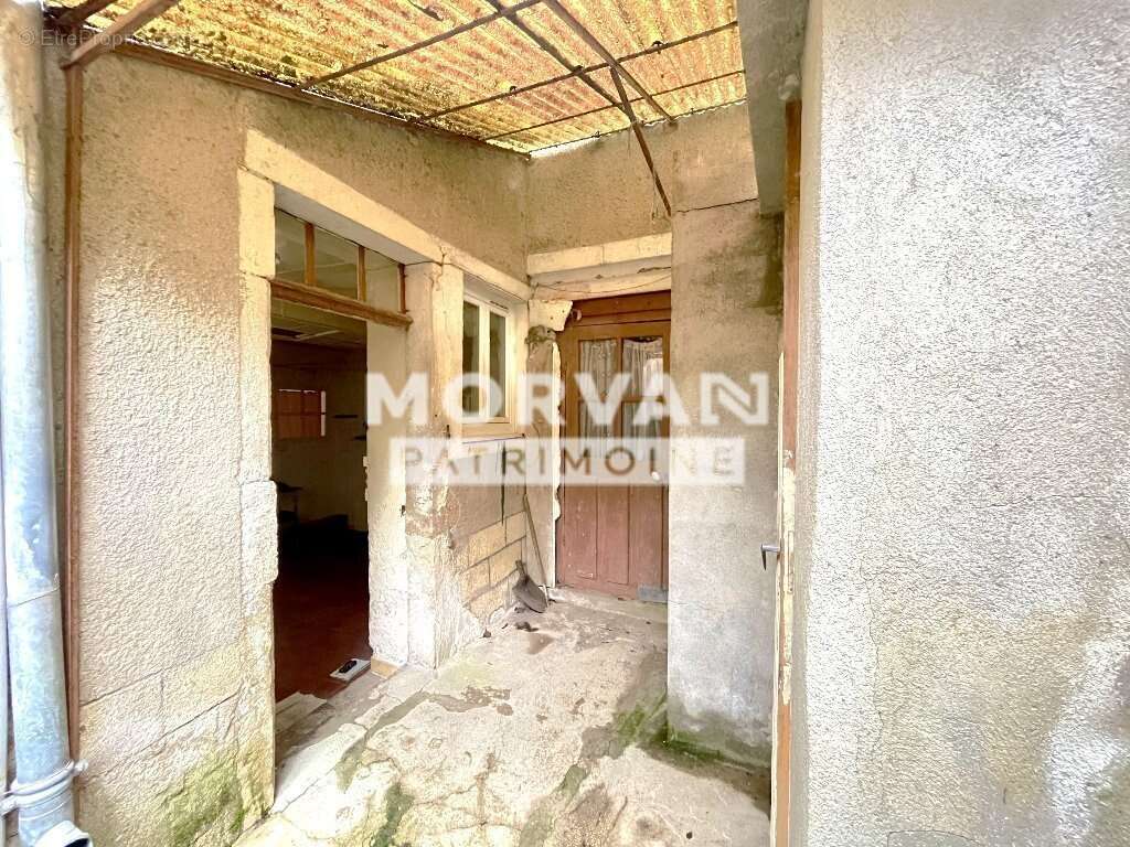 Maison de village et son jardin au pied du vieux château – Moulins-Engilbert - photo 5