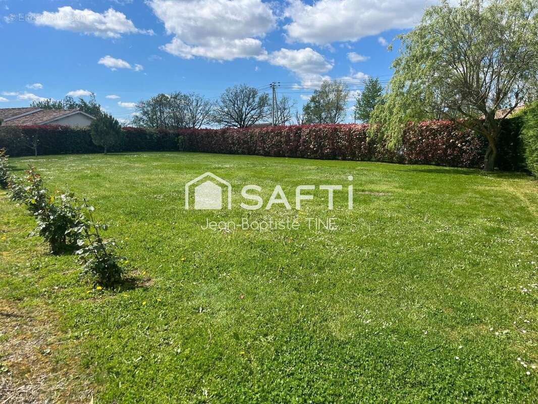 Photo 2 - Terrain à MONTBETON