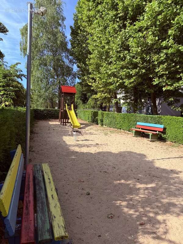 Bougival – Appartement familial 3 chambres avec terrasse et parking – Résidence arborée avec piscine - photo 12