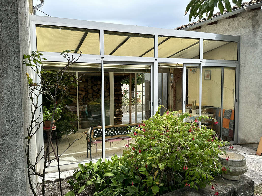 Maison à SAINT-ROMAIN-SUR-GIRONDE