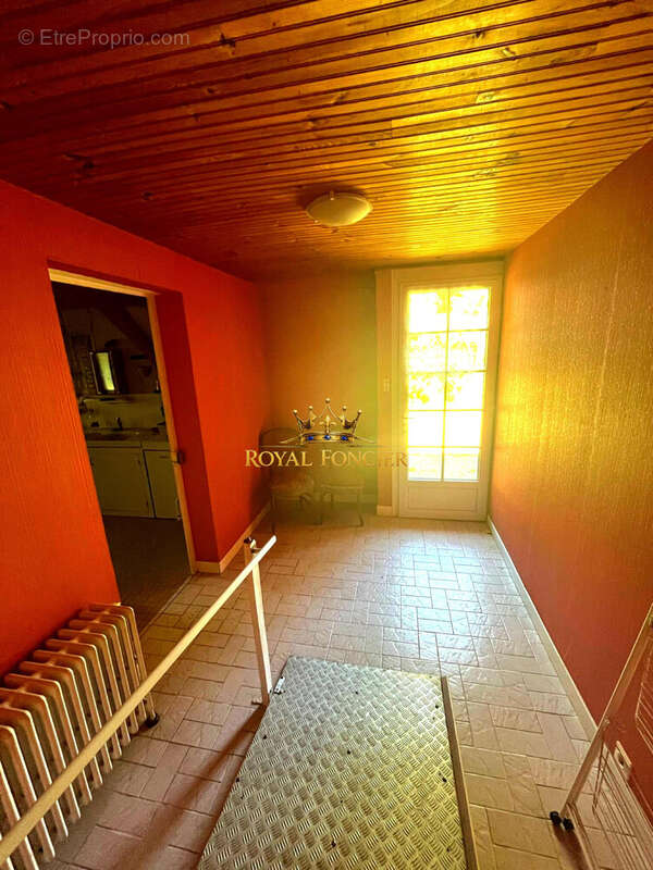 Accé arrière cuisine  - Maison à DANGE-SAINT-ROMAIN