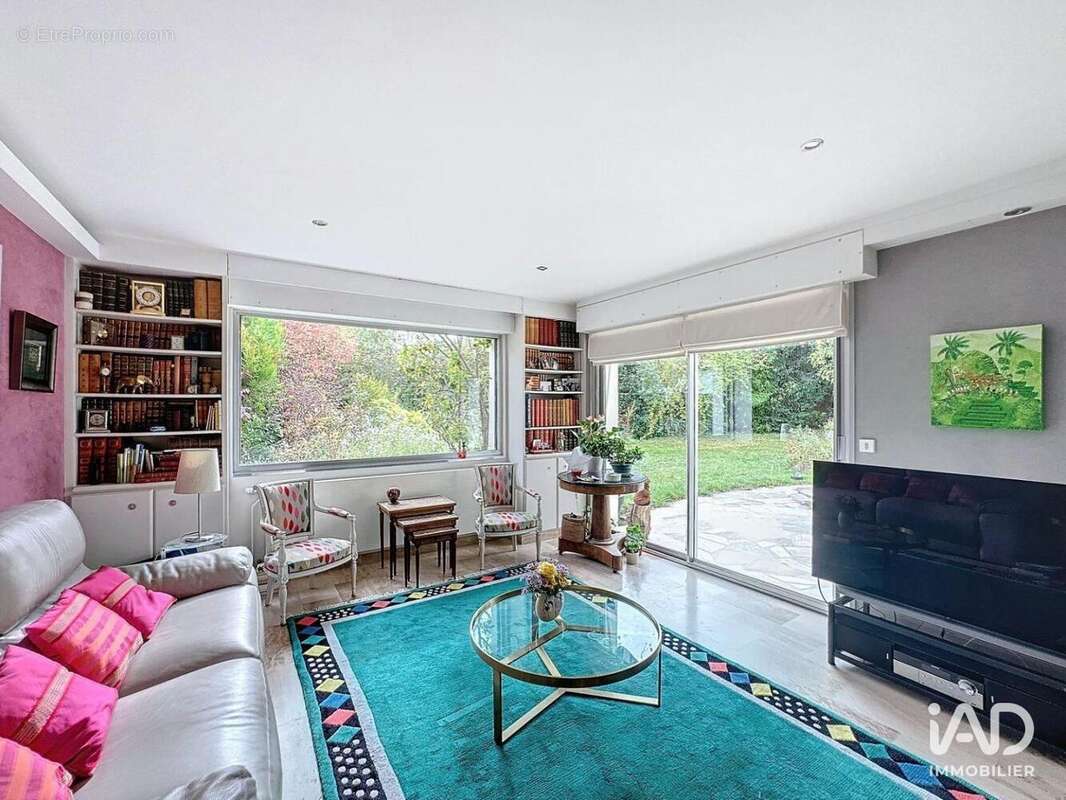 Photo 8 - Commerce à TINQUEUX