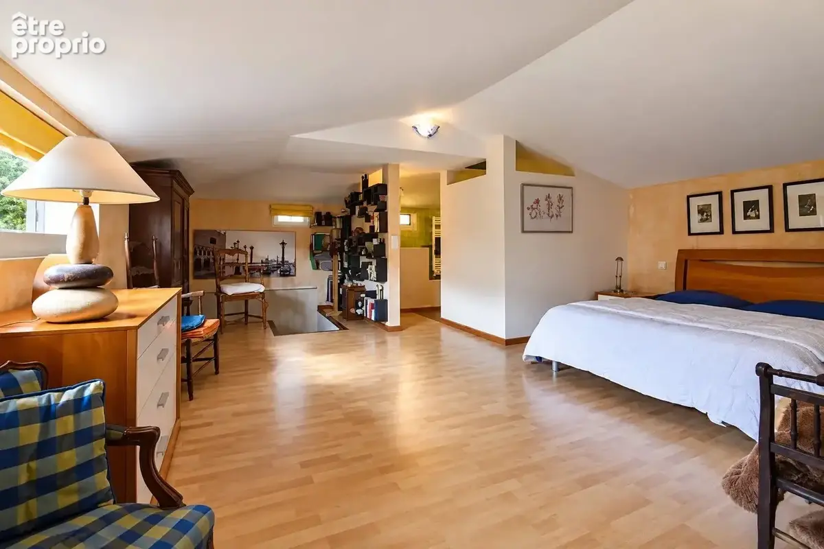 Tourrettes – Villa 220 m² avec piscine, studio indépendant et terrain de 5 840 m² - photo 19