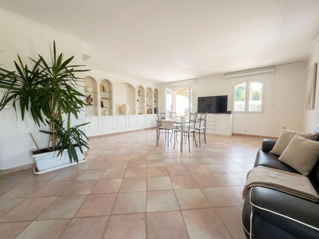 Maison 160m² à saint-andré-de-la-roche - photo 4