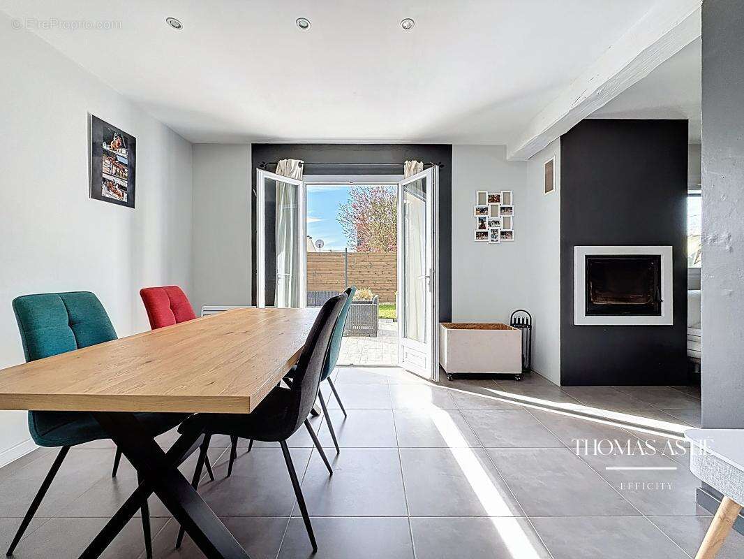 Maison à COURCHAMPS