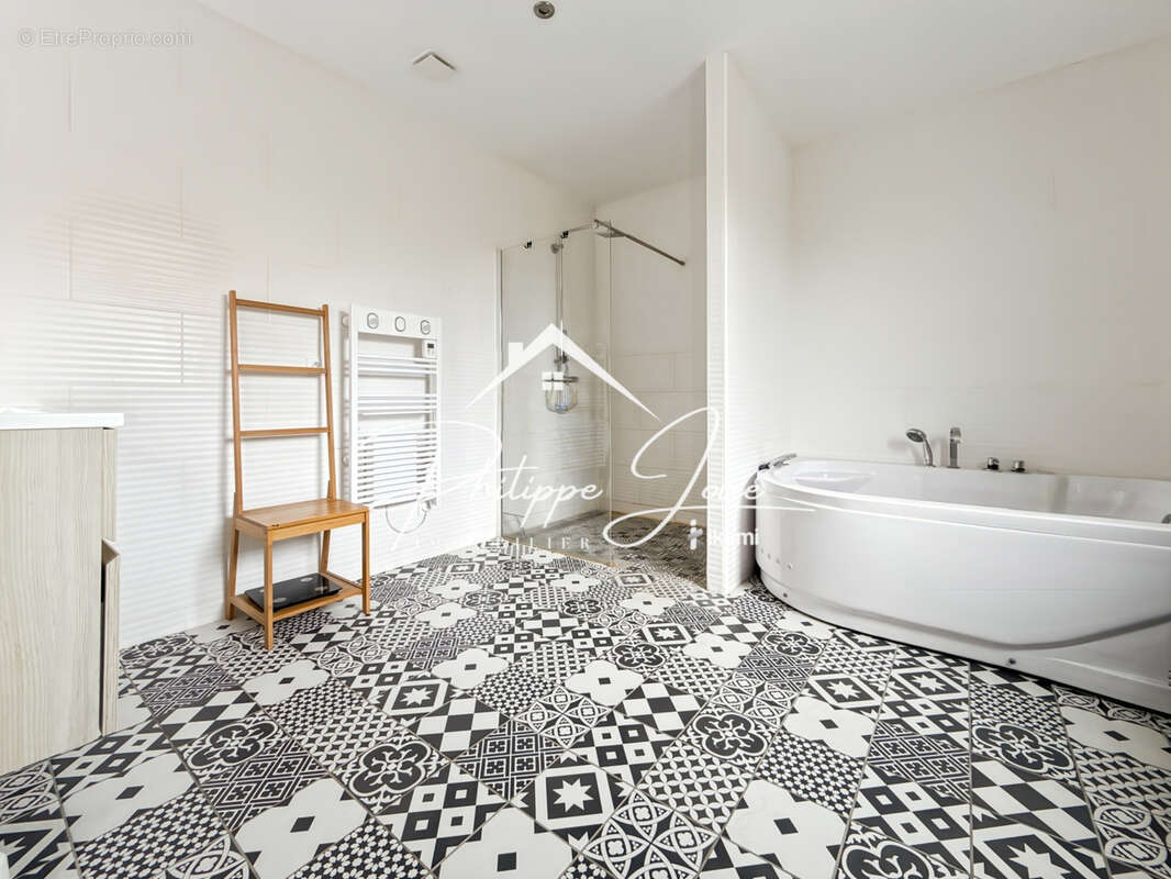 Maison à COURTOIS-SUR-YONNE