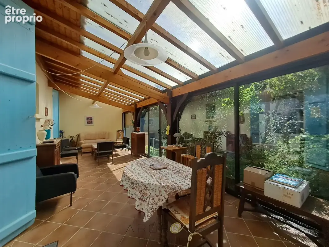 Maison de village 8 pièces, à pied des commerces, avec véranda, jardinet et grand  garage - photo 4