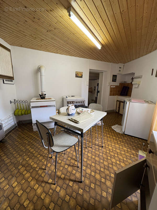 Maison à VIC-LE-COMTE