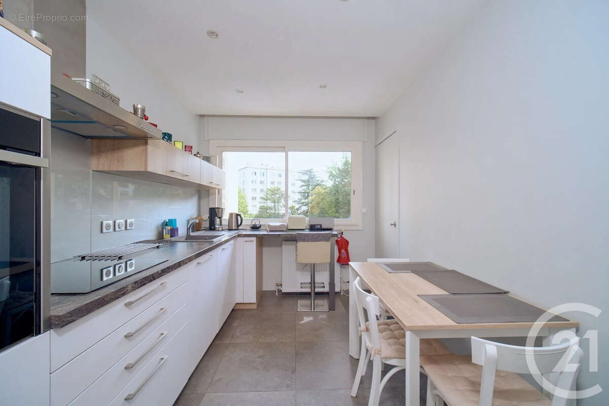 Appartement à LYON-8E