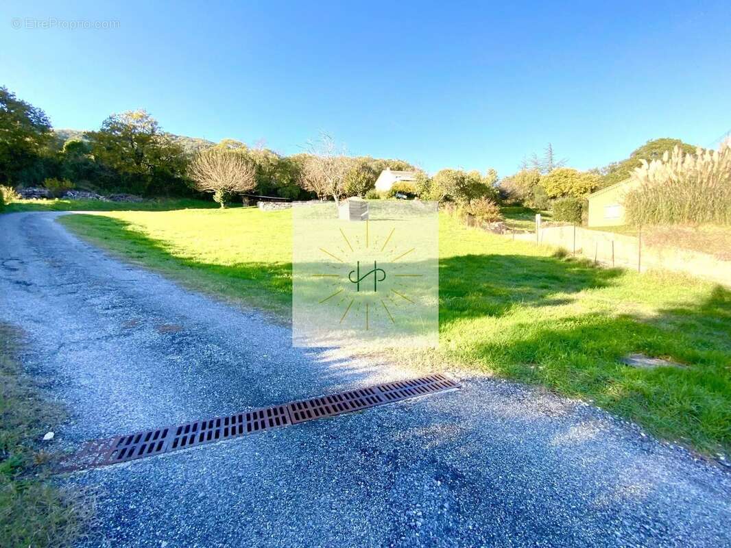 Terrain à MONTELIMAR