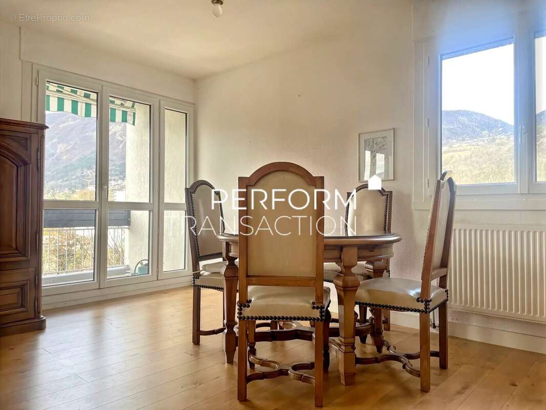 Appartement à MEYLAN