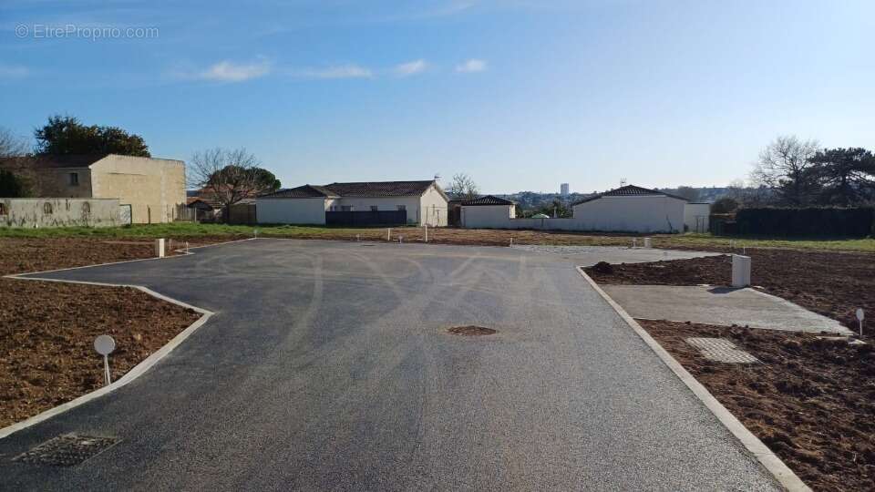 Terrain à SAINT-YRIEIX-SUR-CHARENTE