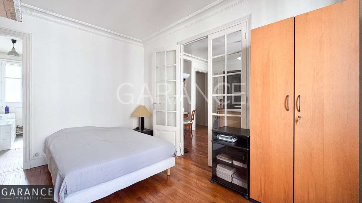 Appartement à PARIS-14E