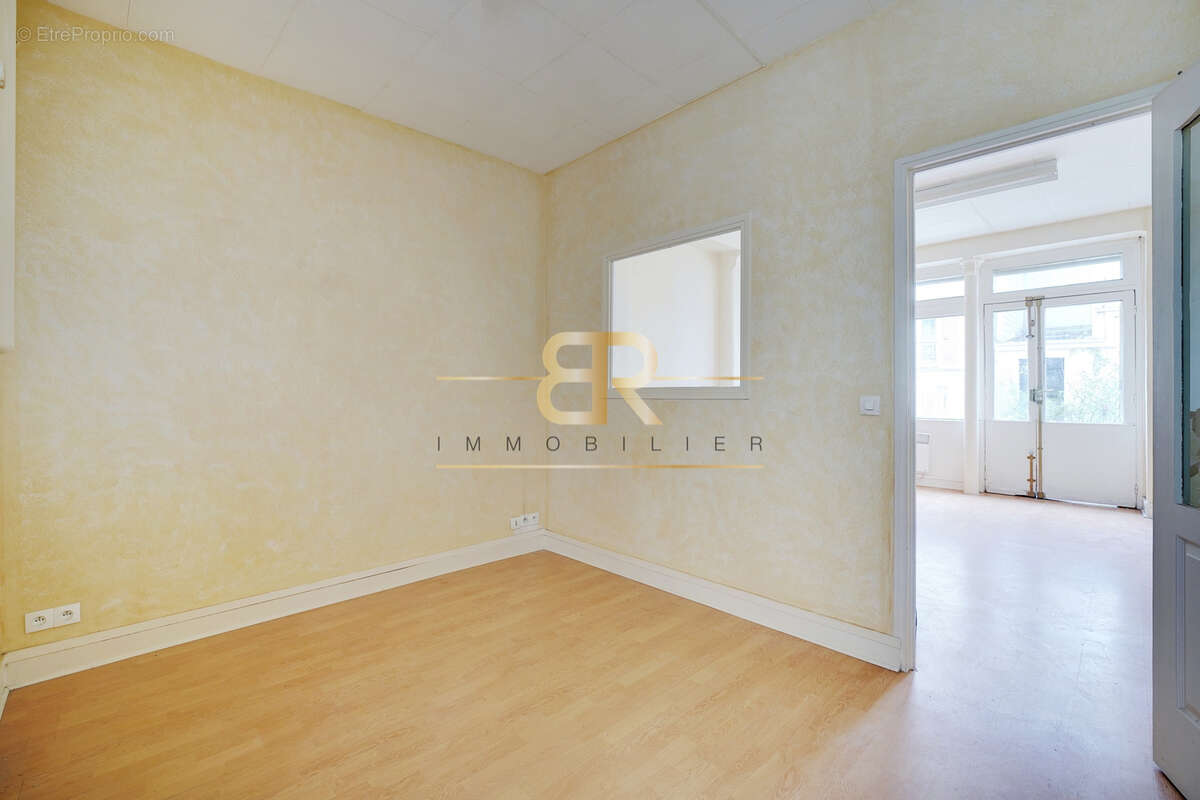 Commerce à PARIS-17E