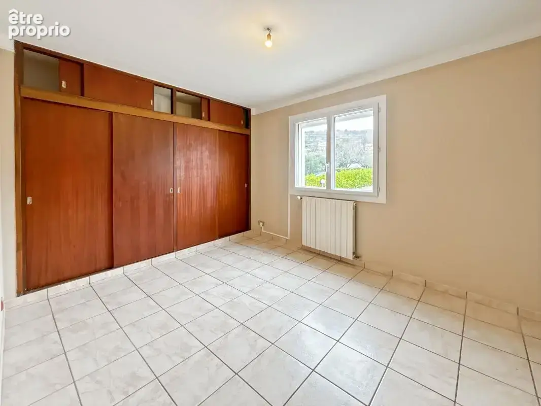 Belle maison Rénovée composée de deux logements , un type 4 et un type 2. Bâtie sur une parcelle de 800 m2 , cette charmante mai - photo 10