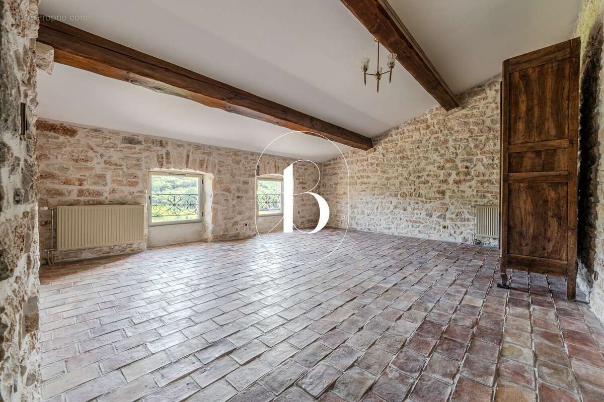 Maison 950 m² à Goudargues  - photo 24