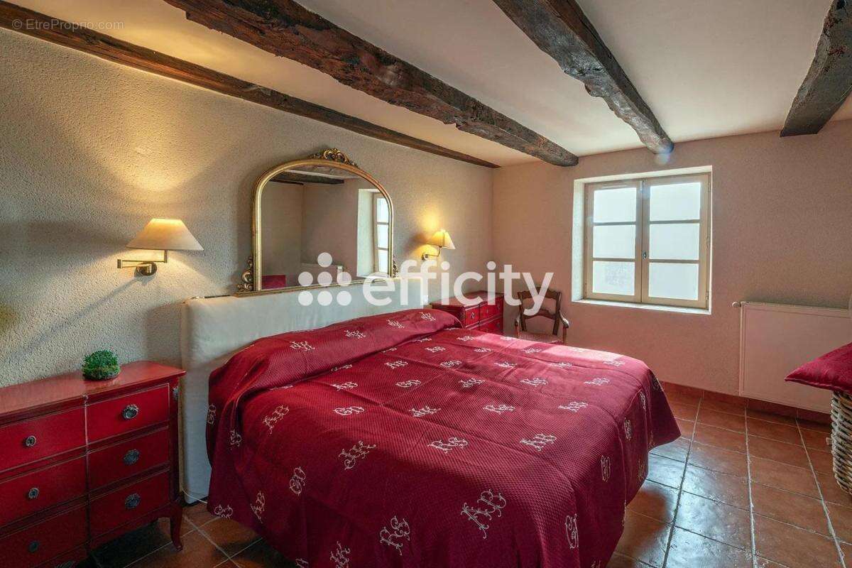 Maison 678 m² à Saint-Marcel-Campes  - photo 11