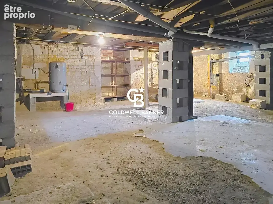 Maison de ville, joli potentiel avec jardin, garage, atelier à Luçon - photo 11
