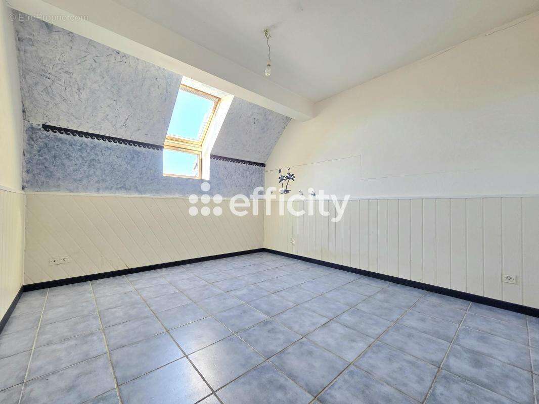 Maison 143 m² à Courtillers  - photo 8
