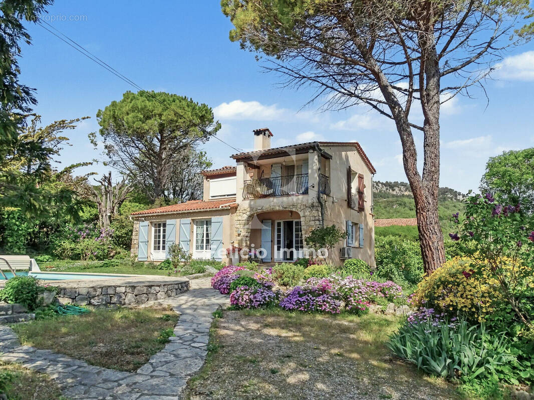 Maison à CHATEAUNEUF-GRASSE