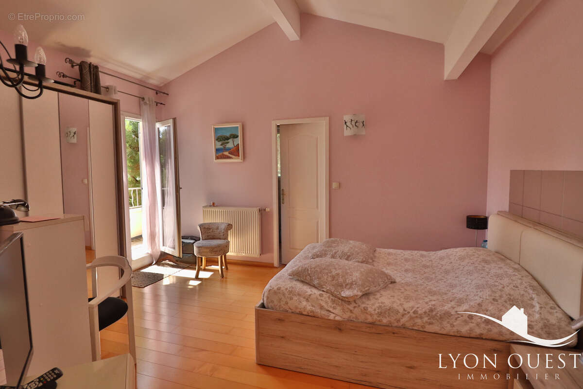 Maison  familiale  de  182 m2 proche centre charbonnieres - photo 16